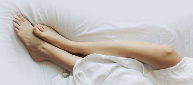 Huzursuz Bacak Sendromu Nedir? HBS Tedavisi